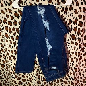 Dark Wash Distressed Highwaisted Jeans